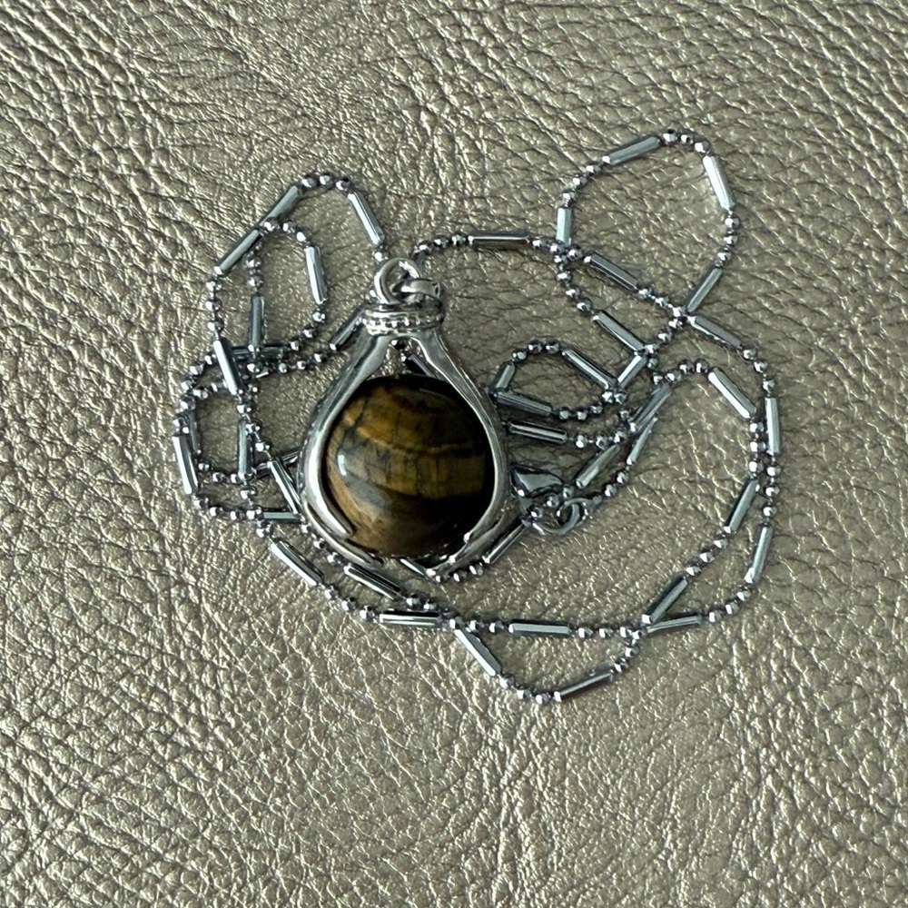 NWOT Tiger Eye Gemstone Pendant with Silver color chain - Picture 8 of 9